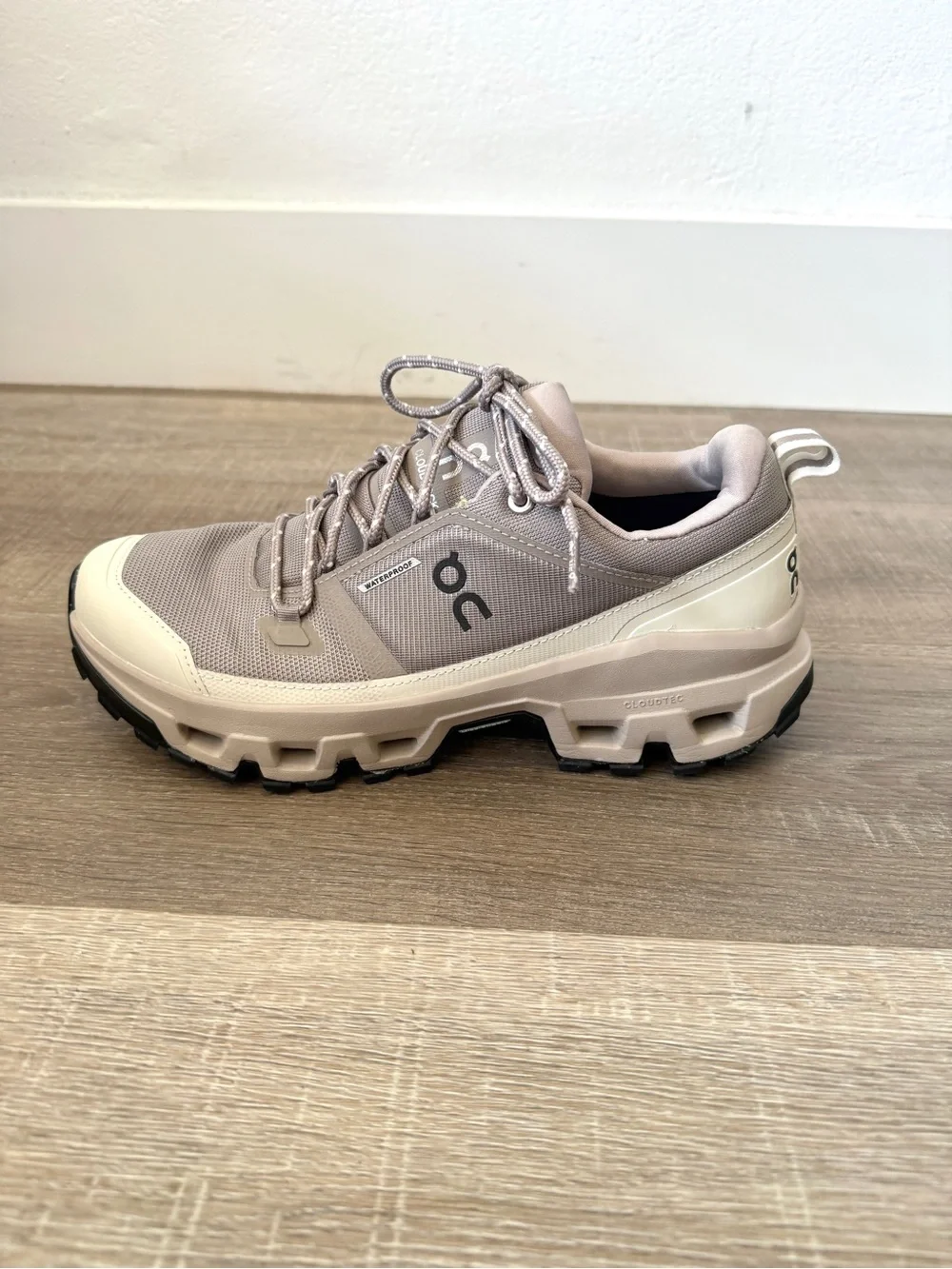 On Cloudrock Low WP Waterproof  Mauve / Taupe Size 8 Men's Hiking Shoes